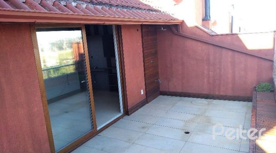 Casa em Condomínio à venda com 384m², 3 dormitórios, 1 suíte, 4 vagas, no bairro Cristal em PORTO ALEGRE