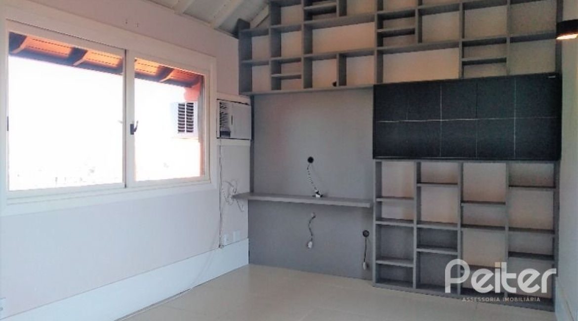 Casa em Condomínio à venda com 384m², 3 dormitórios, 1 suíte, 4 vagas, no bairro Cristal em PORTO ALEGRE