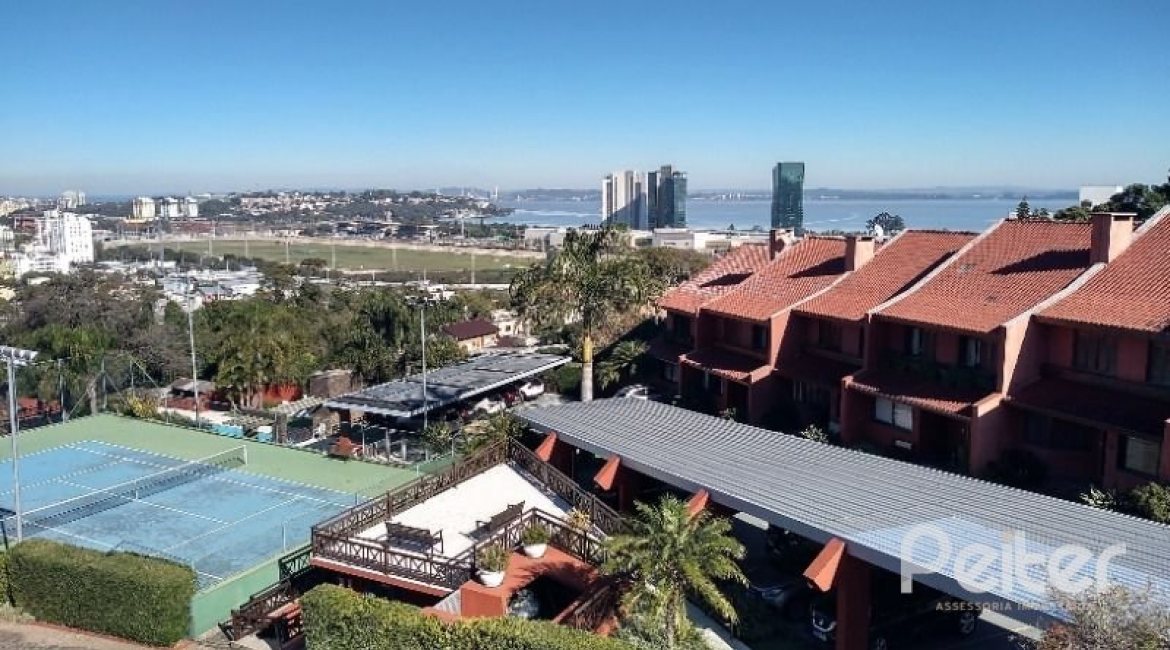 Casa em Condomínio à venda com 384m², 3 dormitórios, 1 suíte, 4 vagas, no bairro Cristal em PORTO ALEGRE