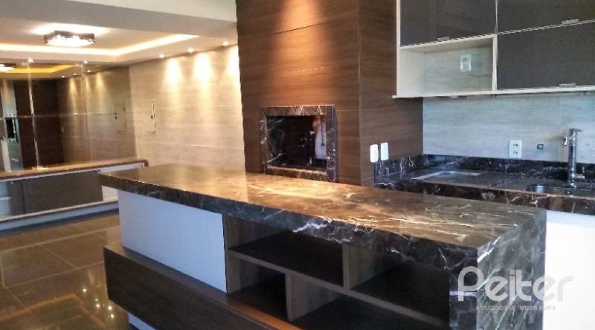 Casa em Condomínio à venda com 384m², 3 dormitórios, 1 suíte, 4 vagas, no bairro Cristal em PORTO ALEGRE