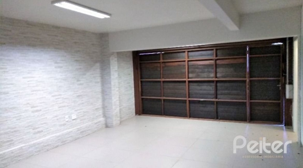 Casa em Condomínio à venda com 384m², 3 dormitórios, 1 suíte, 4 vagas, no bairro Cristal em PORTO ALEGRE