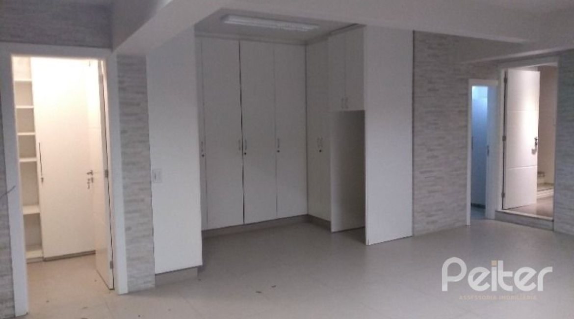 Casa em Condomínio à venda com 384m², 3 dormitórios, 1 suíte, 4 vagas, no bairro Cristal em PORTO ALEGRE