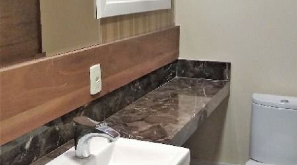 Casa em Condomínio à venda com 384m², 3 dormitórios, 1 suíte, 4 vagas, no bairro Cristal em PORTO ALEGRE