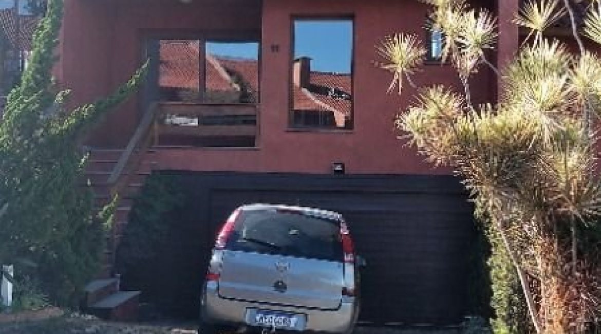 Casa em Condomínio à venda com 384m², 3 dormitórios, 1 suíte, 4 vagas, no bairro Cristal em PORTO ALEGRE