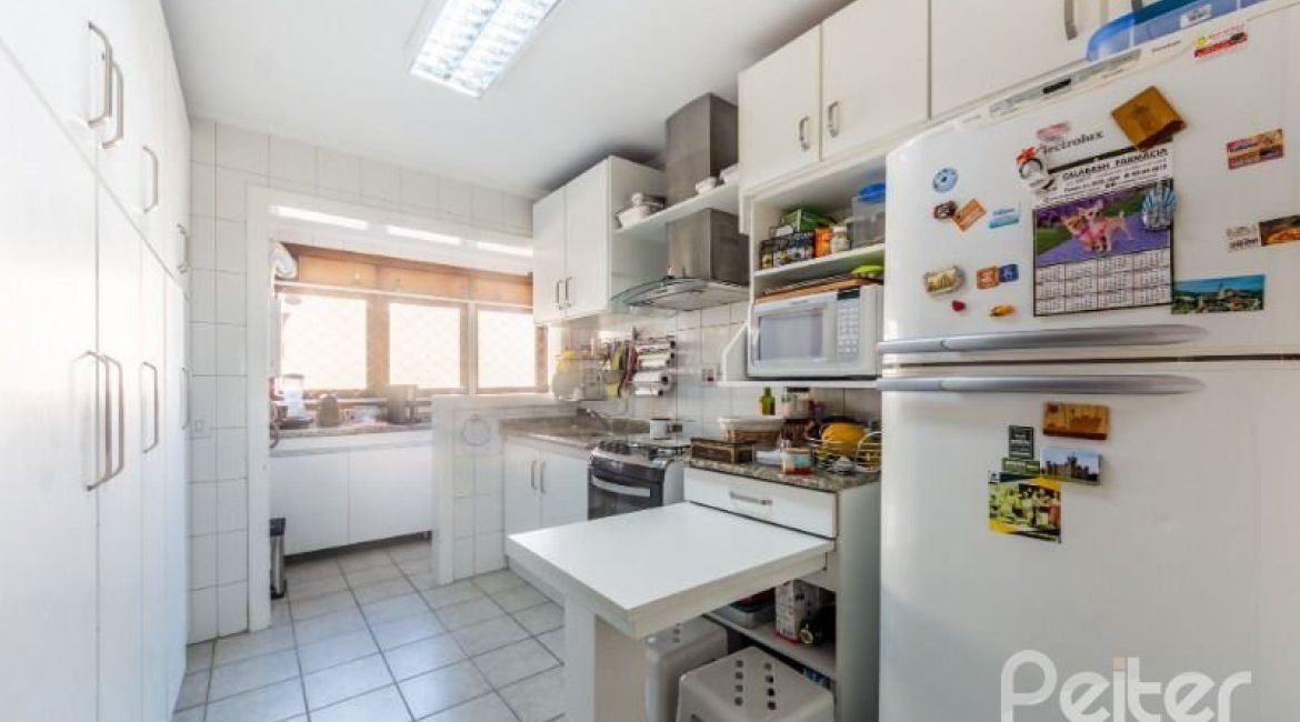 Cobertura à venda com 228m², 4 dormitórios, 2 suítes, 2 vagas, no bairro Tristeza em PORTO ALEGRE