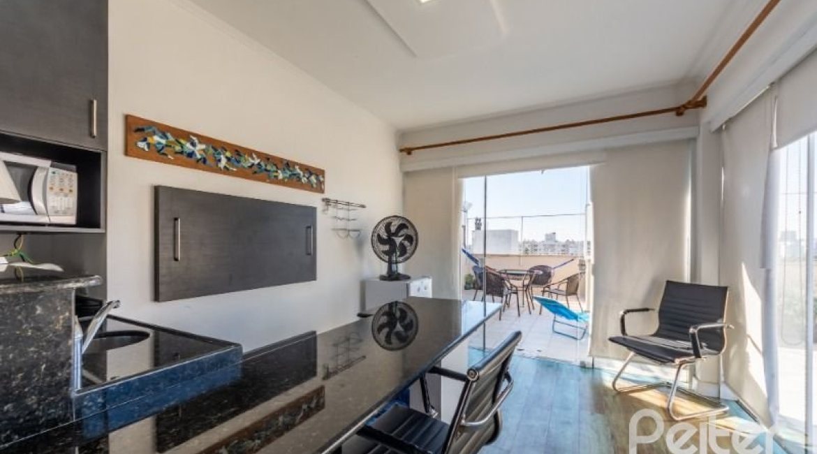 Cobertura à venda com 228m², 4 dormitórios, 2 suítes, 2 vagas, no bairro Tristeza em PORTO ALEGRE