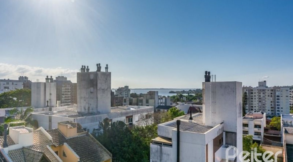 Cobertura à venda com 228m², 4 dormitórios, 2 suítes, 2 vagas, no bairro Tristeza em PORTO ALEGRE
