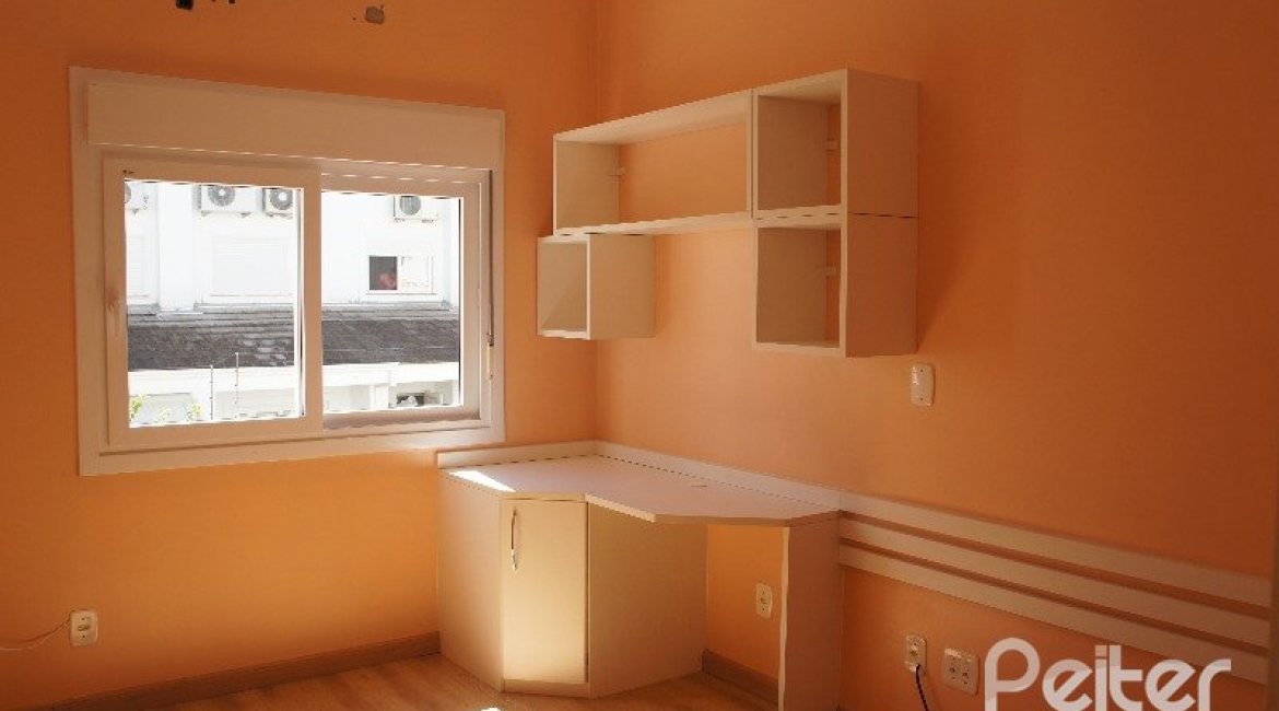 Casa em Condomínio à venda com 230m², 3 dormitórios, 1 suíte, 2 vagas, no bairro Jardim Isabel em Porto Alegre