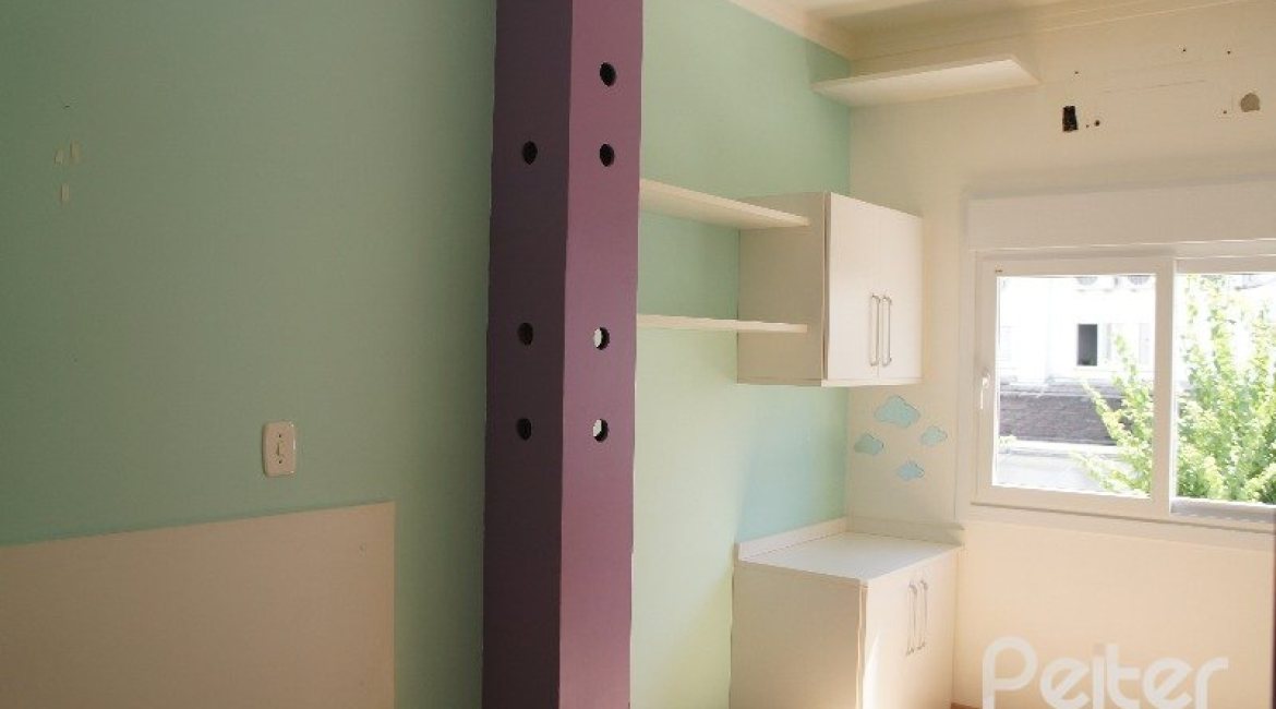 Casa em Condomínio à venda com 230m², 3 dormitórios, 1 suíte, 2 vagas, no bairro Jardim Isabel em Porto Alegre