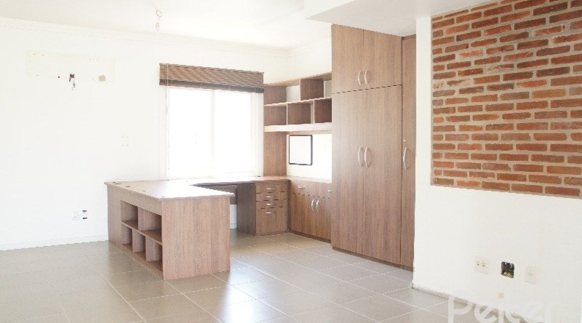 Casa em Condomínio à venda com 230m², 3 dormitórios, 1 suíte, 2 vagas, no bairro Jardim Isabel em Porto Alegre