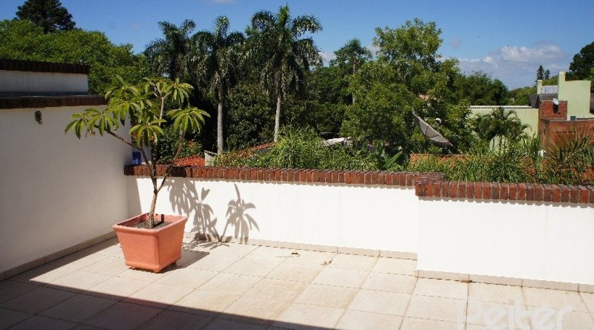 Casa em Condomínio à venda com 230m², 3 dormitórios, 1 suíte, 2 vagas, no bairro Jardim Isabel em Porto Alegre