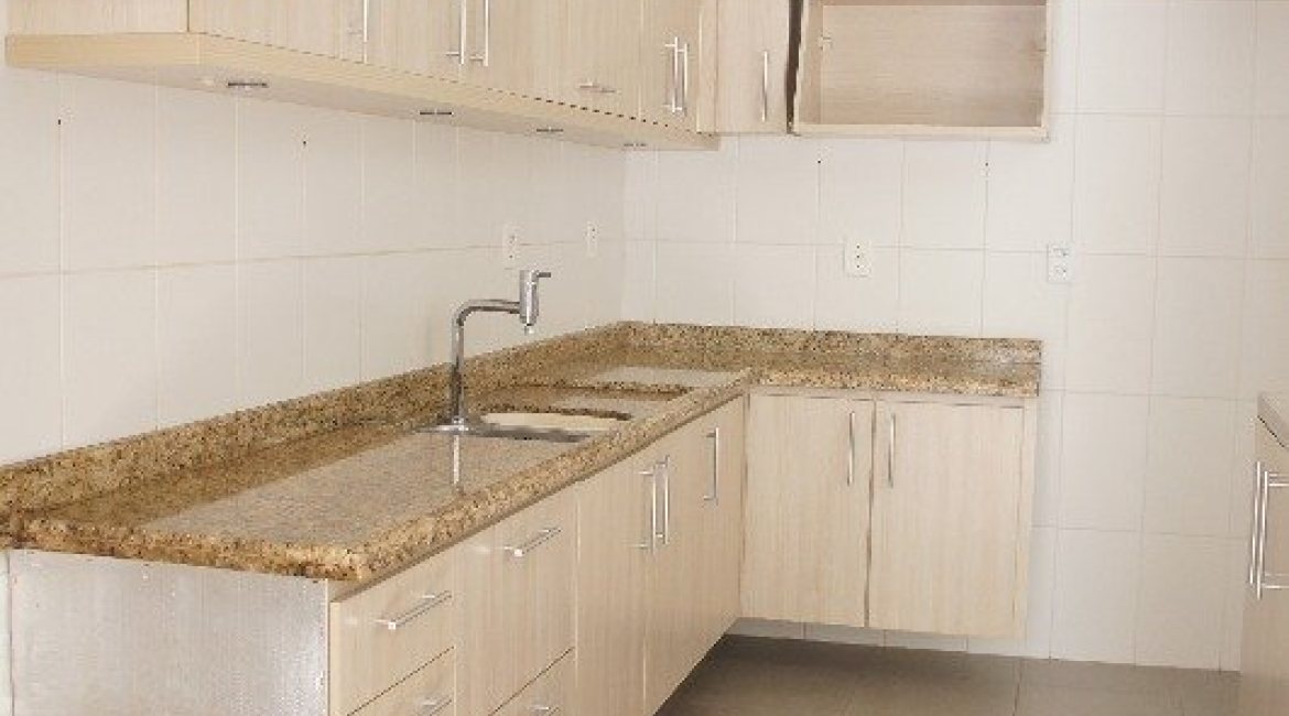 Casa em Condomínio à venda com 230m², 3 dormitórios, 1 suíte, 2 vagas, no bairro Jardim Isabel em Porto Alegre