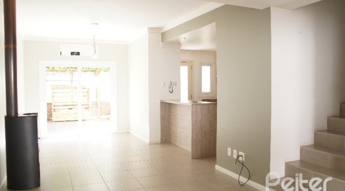 Casa em Condomínio à venda com 230m², 3 dormitórios, 1 suíte, 2 vagas, no bairro Jardim Isabel em Porto Alegre