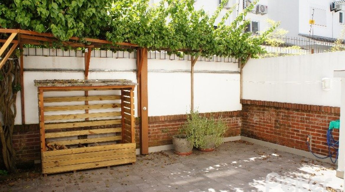 Casa em Condomínio à venda com 230m², 3 dormitórios, 1 suíte, 2 vagas, no bairro Jardim Isabel em Porto Alegre