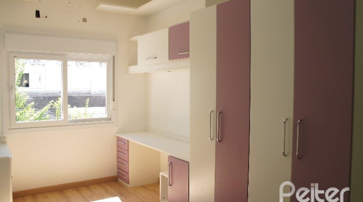 Casa em Condomínio à venda com 230m², 3 dormitórios, 1 suíte, 2 vagas, no bairro Jardim Isabel em Porto Alegre