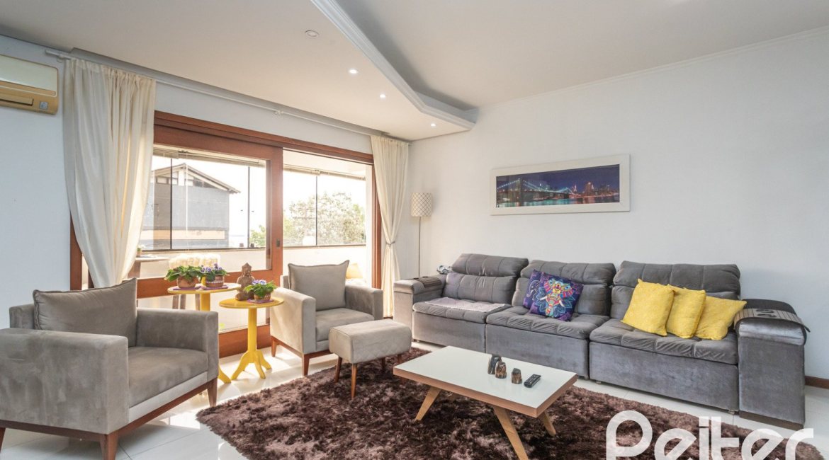 Apartamento à venda com 267m², 3 dormitórios, 1 suíte, 4 vagas, no bairro Sétimo Céu em Porto Alegre