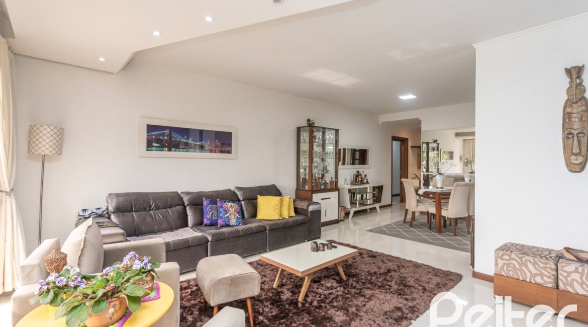 Apartamento à venda com 267m², 3 dormitórios, 1 suíte, 4 vagas, no bairro Sétimo Céu em Porto Alegre