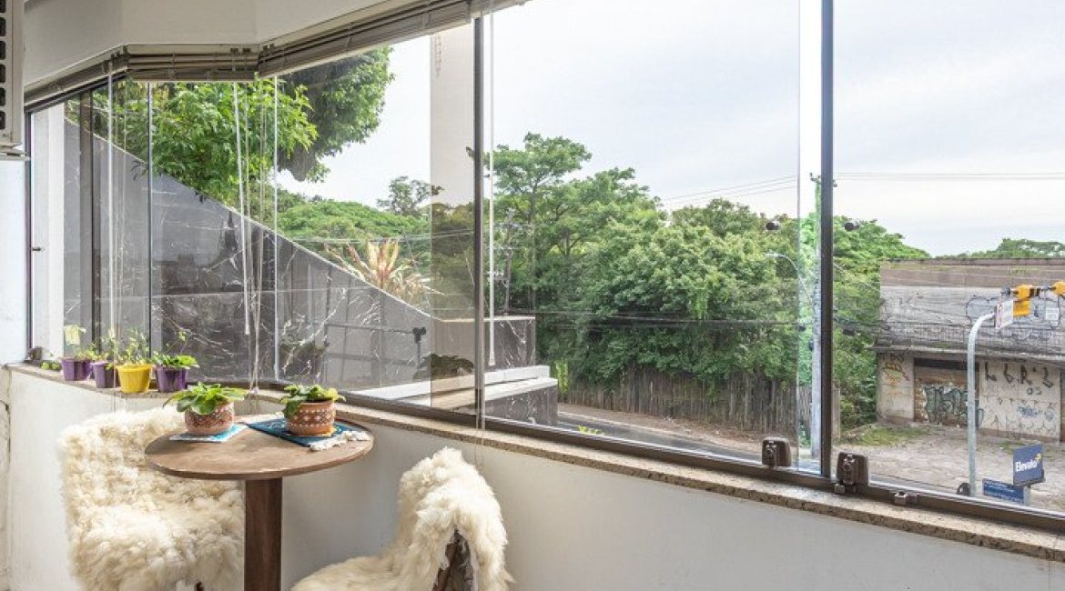 Apartamento à venda com 267m², 3 dormitórios, 1 suíte, 4 vagas, no bairro Sétimo Céu em Porto Alegre