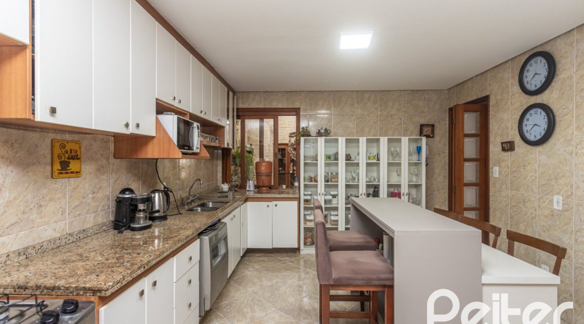 Apartamento à venda com 267m², 3 dormitórios, 1 suíte, 4 vagas, no bairro Sétimo Céu em Porto Alegre