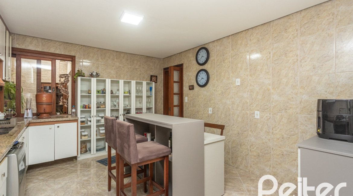 Apartamento à venda com 267m², 3 dormitórios, 1 suíte, 4 vagas, no bairro Sétimo Céu em Porto Alegre
