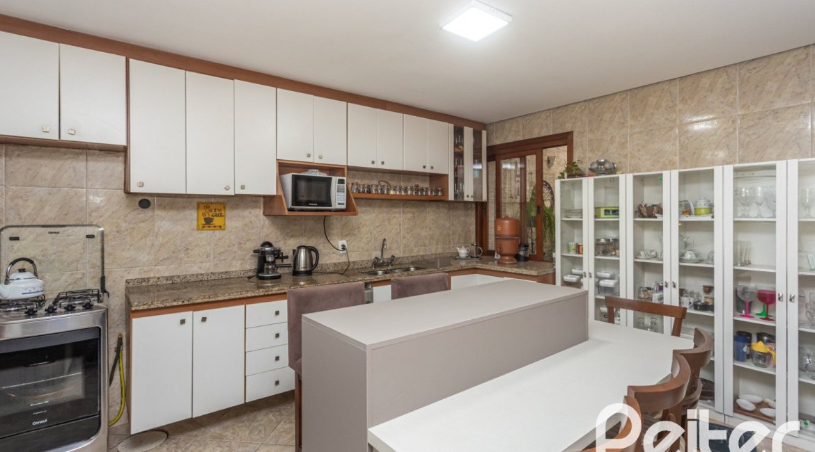Apartamento à venda com 267m², 3 dormitórios, 1 suíte, 4 vagas, no bairro Sétimo Céu em Porto Alegre