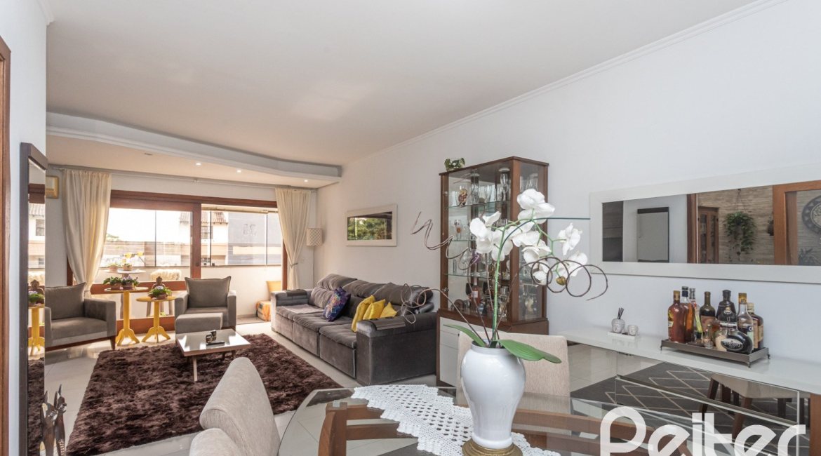 Apartamento à venda com 267m², 3 dormitórios, 1 suíte, 4 vagas, no bairro Sétimo Céu em Porto Alegre
