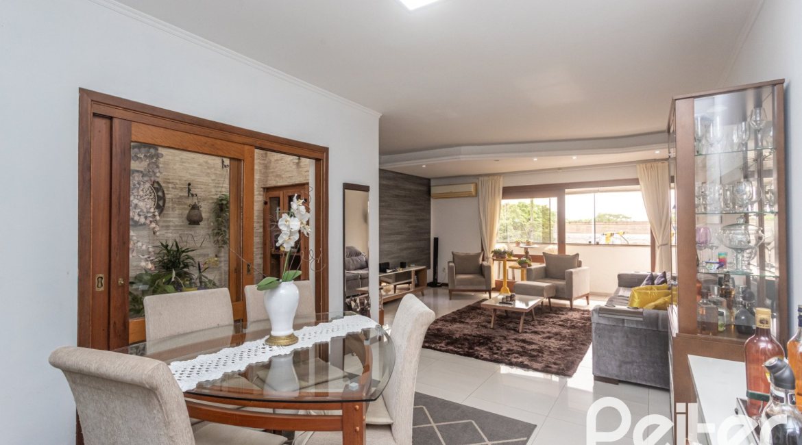 Apartamento à venda com 267m², 3 dormitórios, 1 suíte, 4 vagas, no bairro Sétimo Céu em Porto Alegre