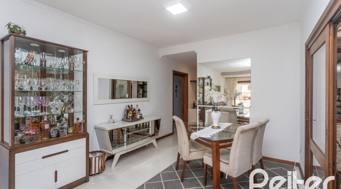 Apartamento à venda com 267m², 3 dormitórios, 1 suíte, 4 vagas, no bairro Sétimo Céu em Porto Alegre