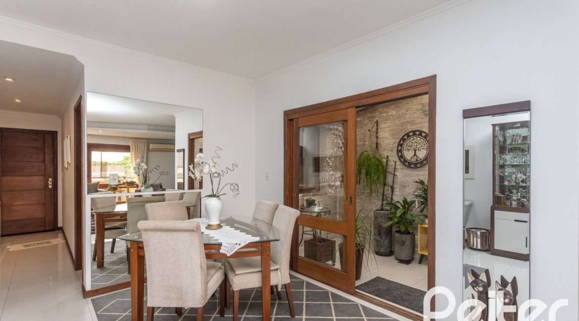 Apartamento à venda com 267m², 3 dormitórios, 1 suíte, 4 vagas, no bairro Sétimo Céu em Porto Alegre