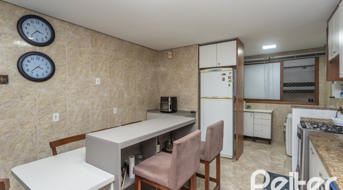Apartamento à venda com 267m², 3 dormitórios, 1 suíte, 4 vagas, no bairro Sétimo Céu em Porto Alegre