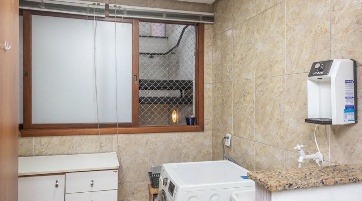 Apartamento à venda com 267m², 3 dormitórios, 1 suíte, 4 vagas, no bairro Sétimo Céu em Porto Alegre