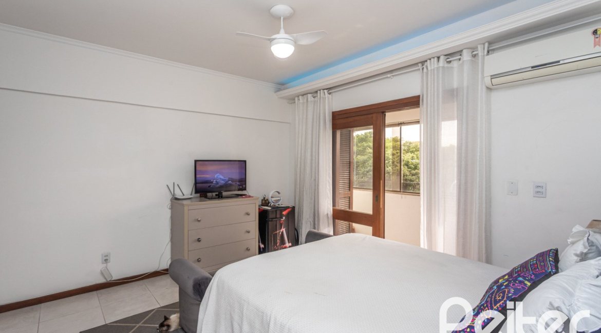 Apartamento à venda com 267m², 3 dormitórios, 1 suíte, 4 vagas, no bairro Sétimo Céu em Porto Alegre