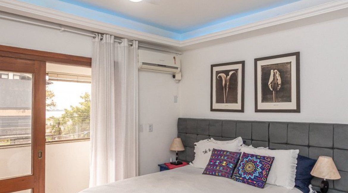 Apartamento à venda com 267m², 3 dormitórios, 1 suíte, 4 vagas, no bairro Sétimo Céu em Porto Alegre