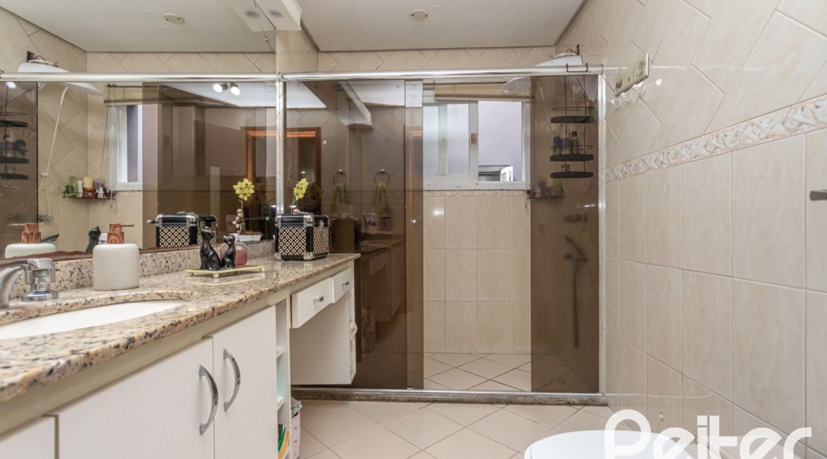 Apartamento à venda com 267m², 3 dormitórios, 1 suíte, 4 vagas, no bairro Sétimo Céu em Porto Alegre