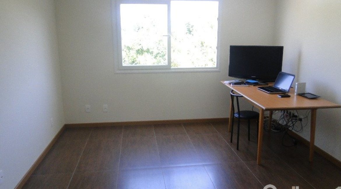 Casa em Condomínio à venda com 288m², 4 dormitórios, 2 suítes, 2 vagas, no bairro Knorr em Porto Alegre