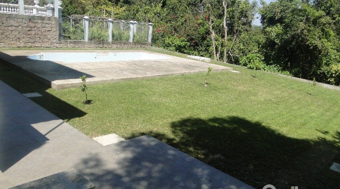 Casa em Condomínio à venda com 288m², 4 dormitórios, 2 suítes, 2 vagas, no bairro Knorr em Porto Alegre