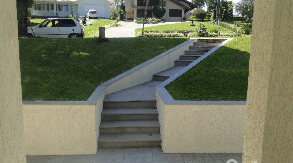 Casa em Condomínio à venda com 288m², 4 dormitórios, 2 suítes, 2 vagas, no bairro Knorr em Porto Alegre