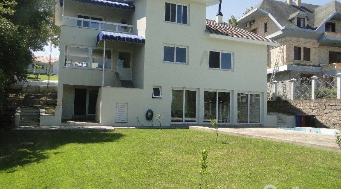 Casa em Condomínio à venda com 288m², 4 dormitórios, 2 suítes, 2 vagas, no bairro Knorr em Porto Alegre