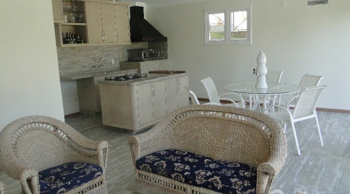 Casa em Condomínio à venda com 288m², 4 dormitórios, 2 suítes, 2 vagas, no bairro Knorr em Porto Alegre