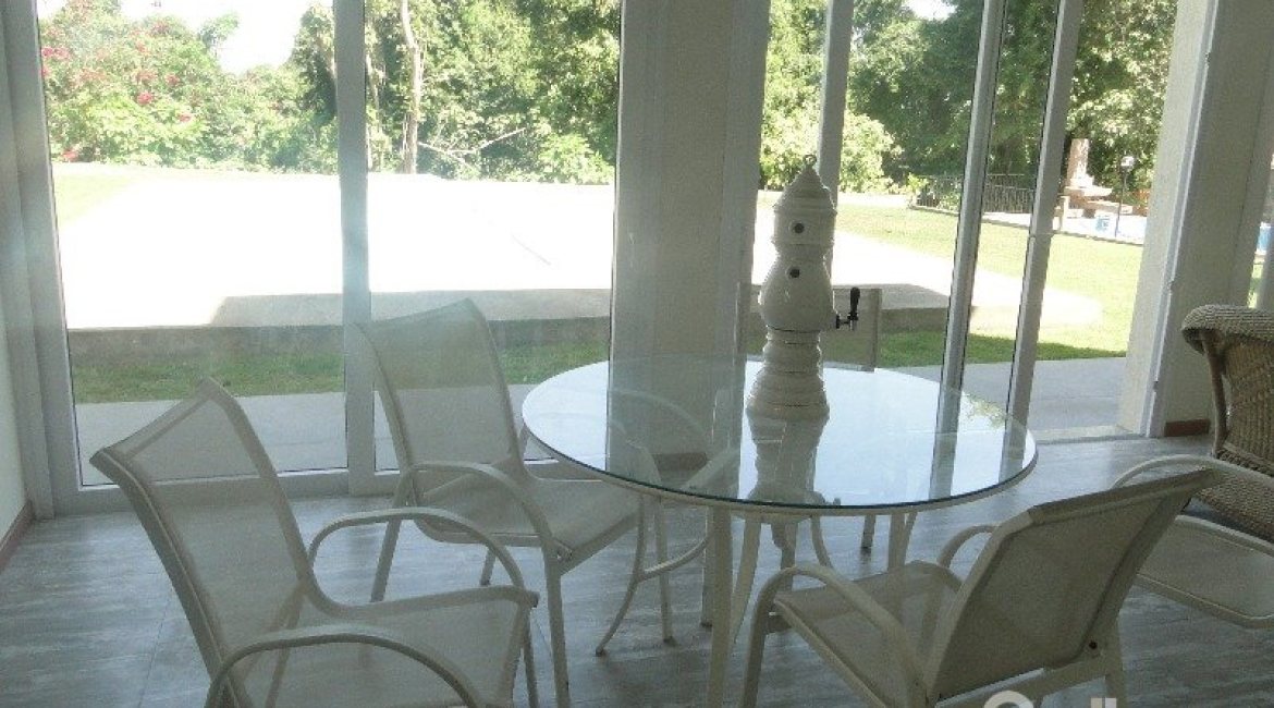 Casa em Condomínio à venda com 288m², 4 dormitórios, 2 suítes, 2 vagas, no bairro Knorr em Porto Alegre