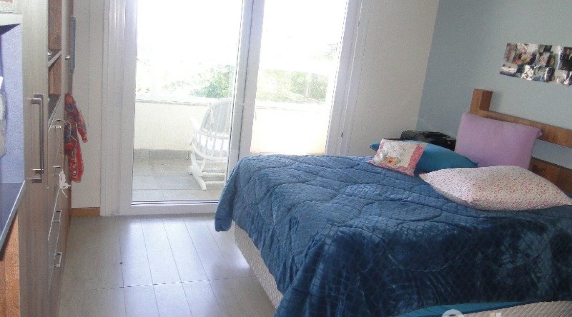 Casa em Condomínio à venda com 288m², 4 dormitórios, 2 suítes, 2 vagas, no bairro Knorr em Porto Alegre