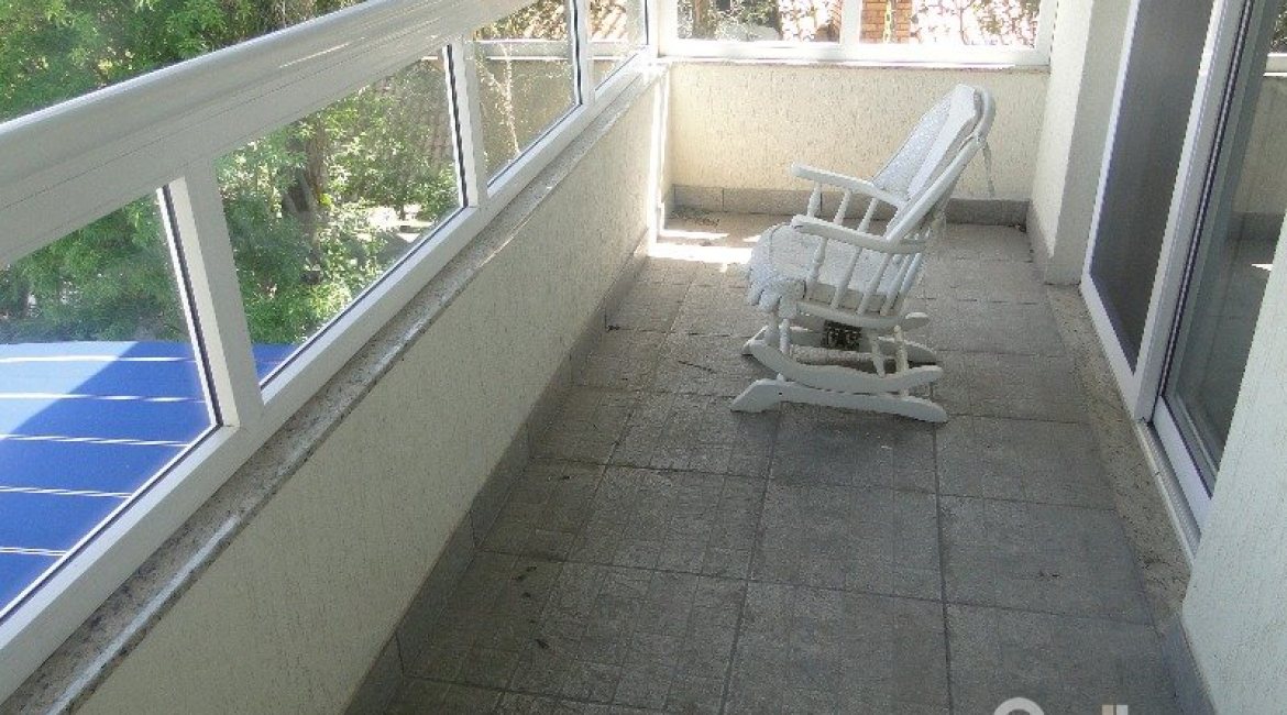 Casa em Condomínio à venda com 288m², 4 dormitórios, 2 suítes, 2 vagas, no bairro Knorr em Porto Alegre
