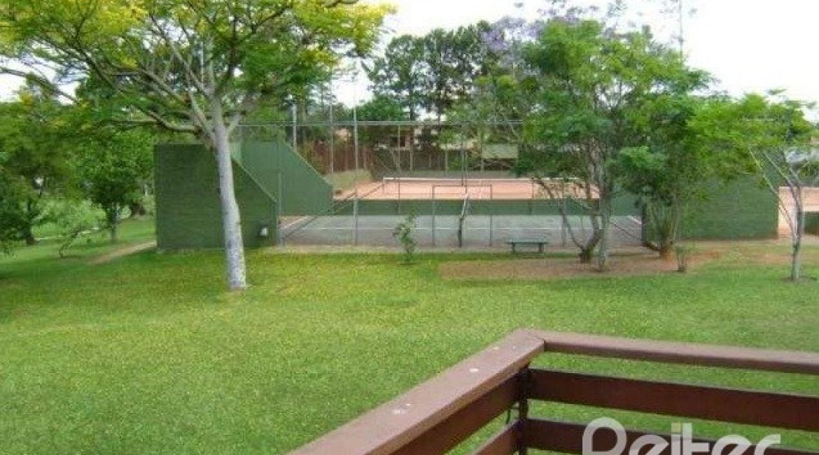 Casa em Condomínio à venda com 288m², 4 dormitórios, 2 suítes, 2 vagas, no bairro Knorr em Porto Alegre