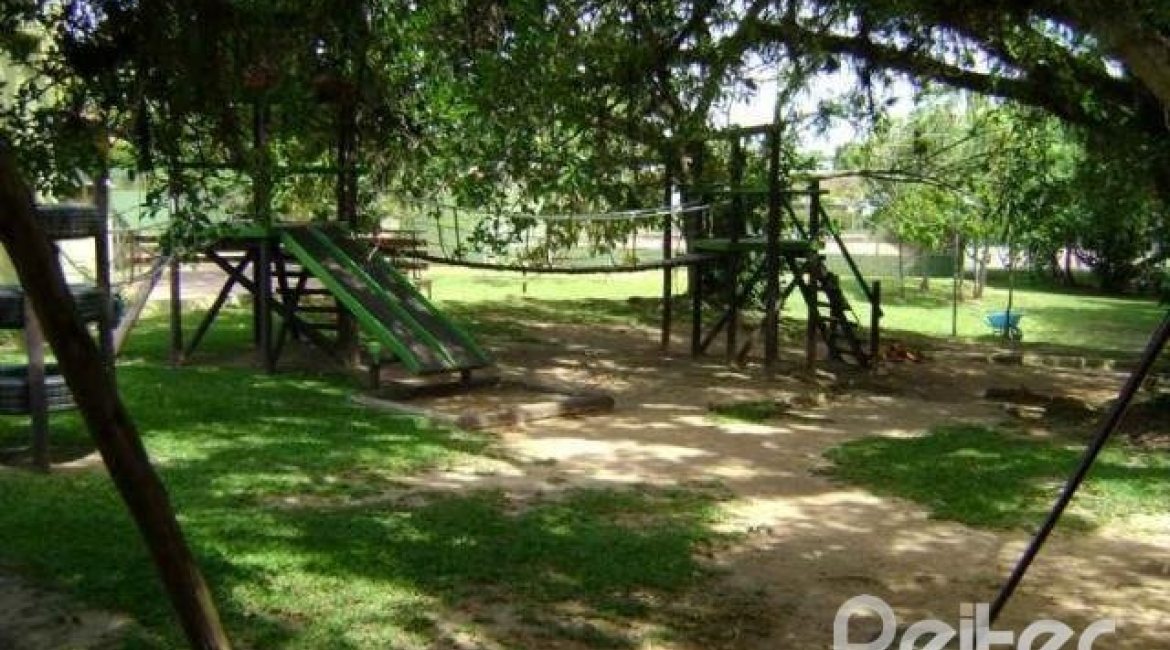 Casa em Condomínio à venda com 288m², 4 dormitórios, 2 suítes, 2 vagas, no bairro Knorr em Porto Alegre