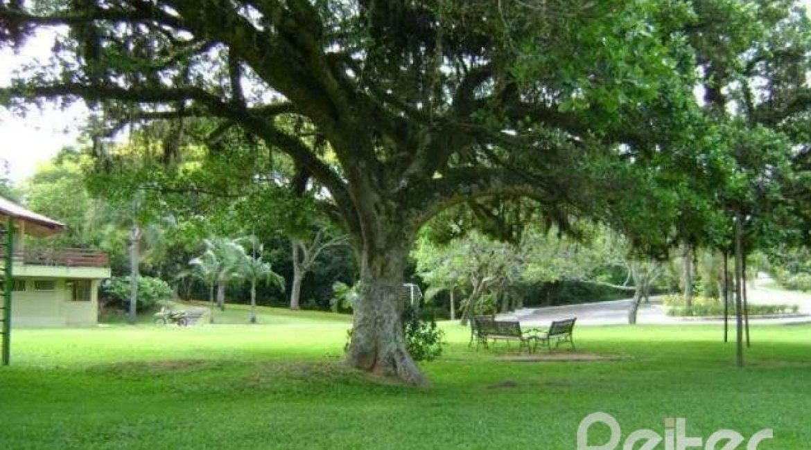 Casa em Condomínio à venda com 288m², 4 dormitórios, 2 suítes, 2 vagas, no bairro Knorr em Porto Alegre