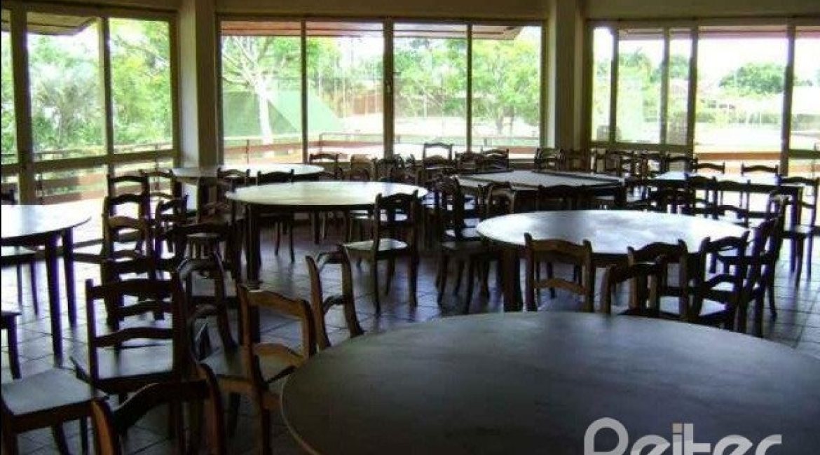 Casa em Condomínio à venda com 288m², 4 dormitórios, 2 suítes, 2 vagas, no bairro Knorr em Porto Alegre