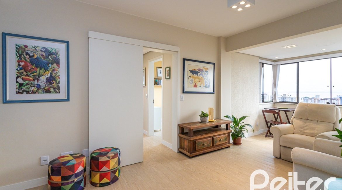 Cobertura à venda com 153m², 3 dormitórios, 1 suíte, 1 vaga, no bairro Tristeza em PORTO ALEGRE