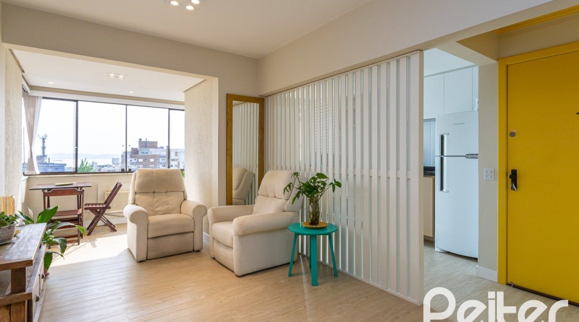 Cobertura à venda com 153m², 3 dormitórios, 1 suíte, 1 vaga, no bairro Tristeza em PORTO ALEGRE