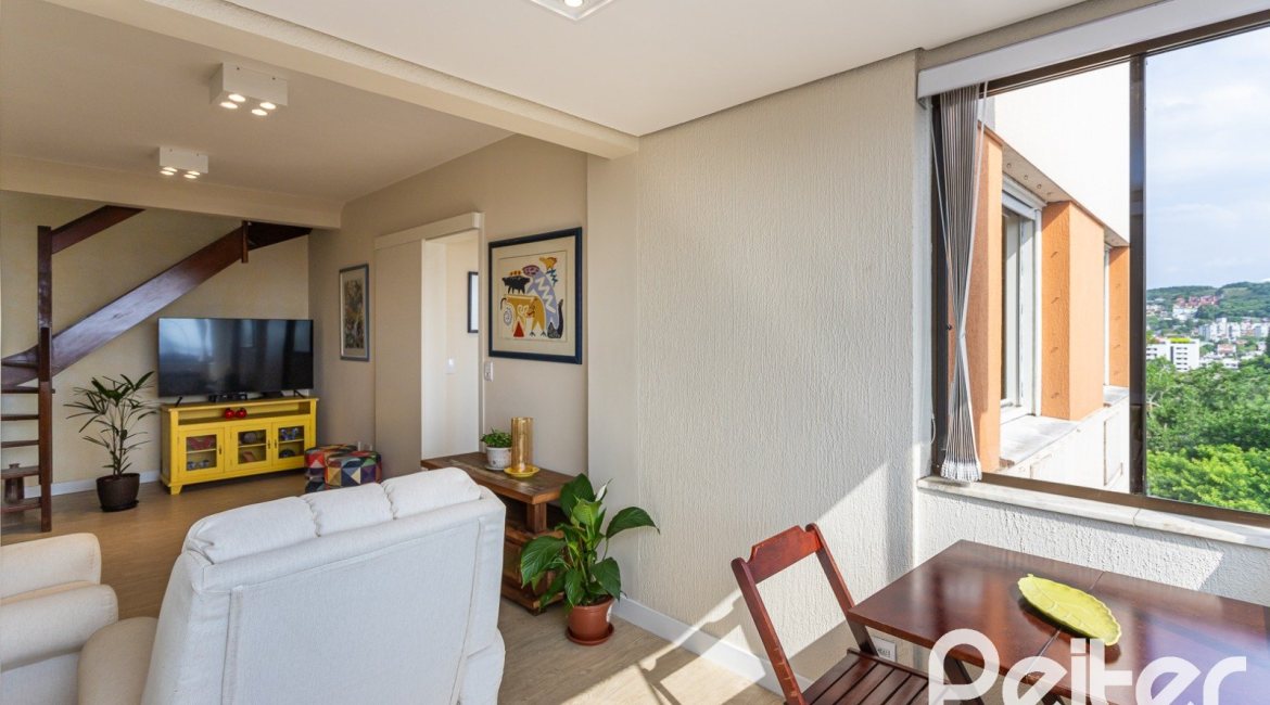 Cobertura à venda com 153m², 3 dormitórios, 1 suíte, 1 vaga, no bairro Tristeza em PORTO ALEGRE