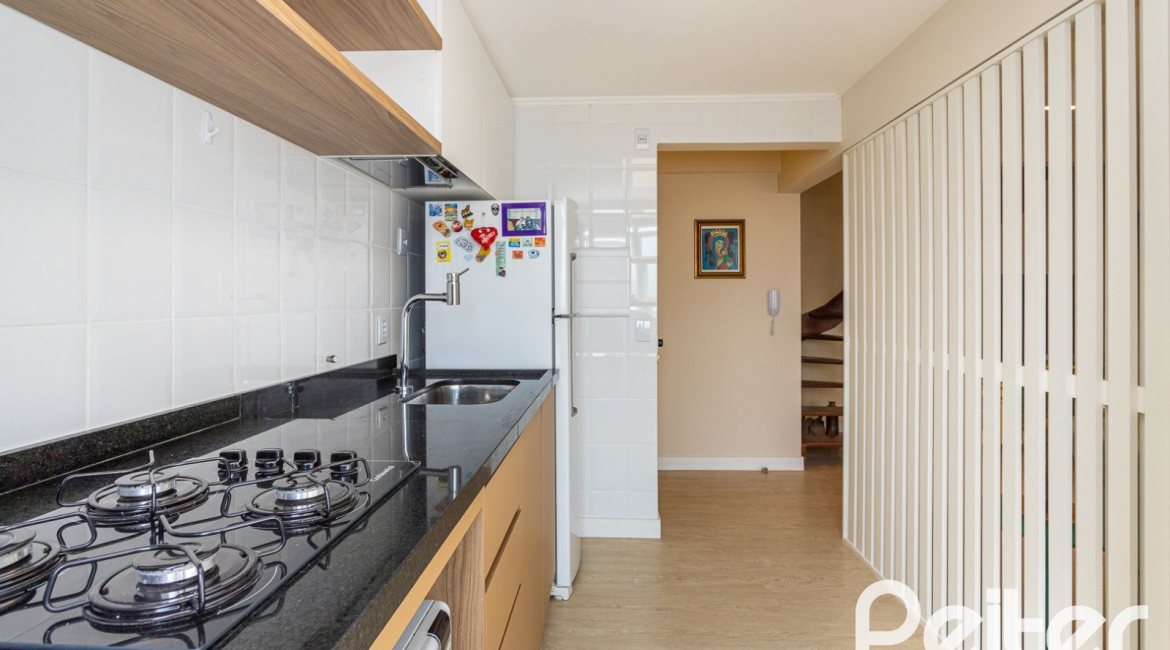 Cobertura à venda com 153m², 3 dormitórios, 1 suíte, 1 vaga, no bairro Tristeza em PORTO ALEGRE